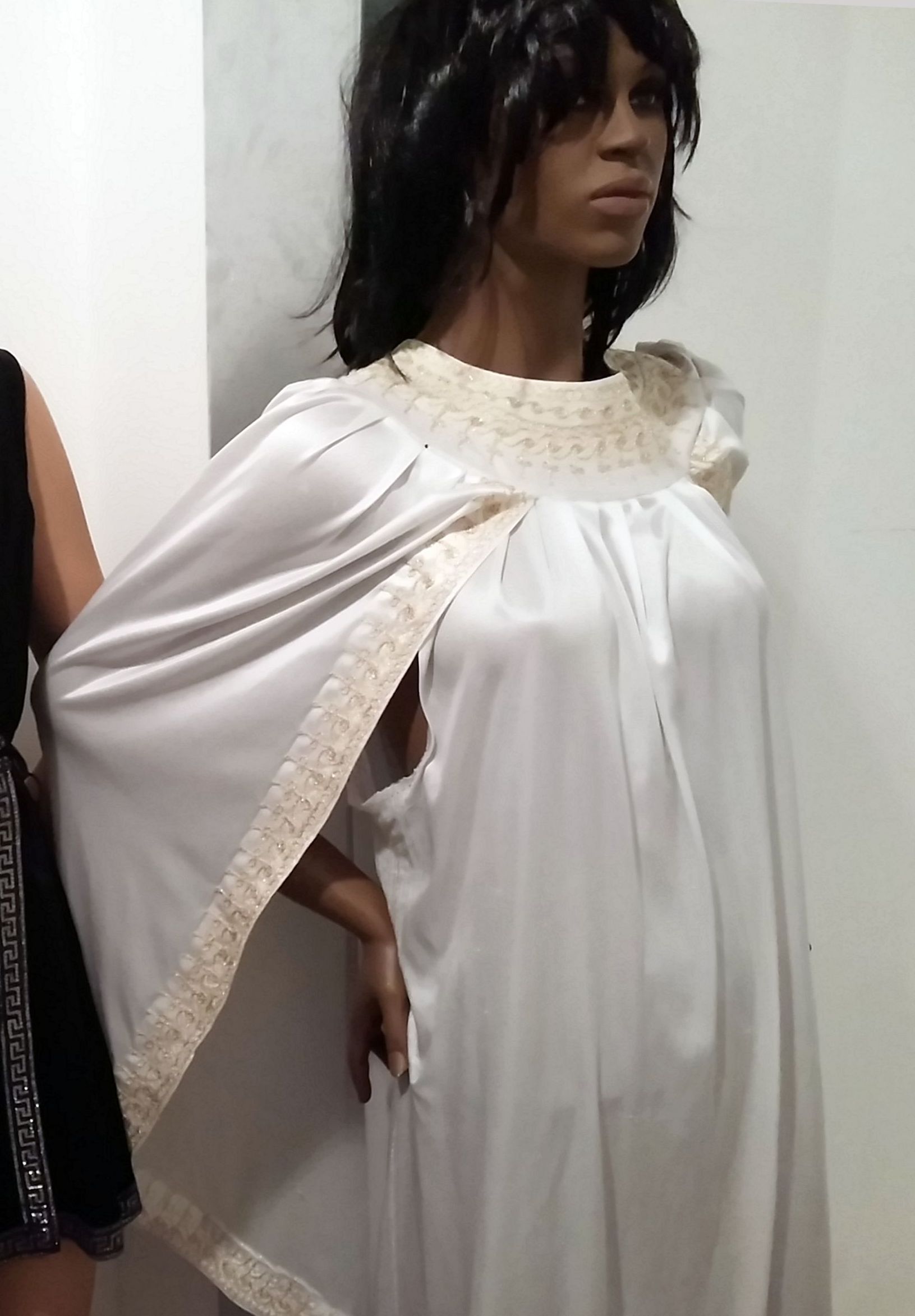 Donna in bianco e Oro